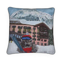 Load image into Gallery viewer, Luxury cushion with marmot on skis in Lech