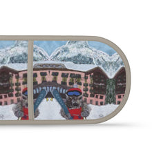 Load image into Gallery viewer, Double Oven Glove of a ski marmot in Lech
